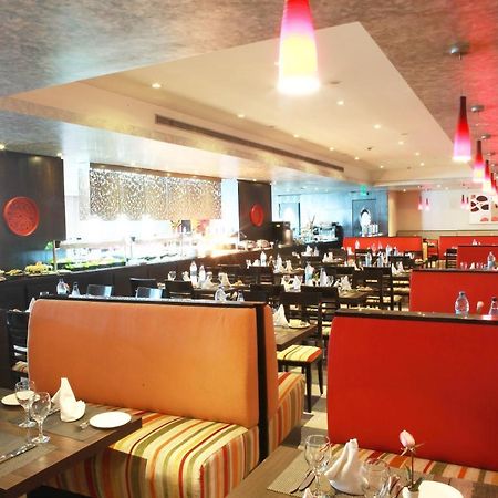 فندق فرح كازابلانكا الدار البيضاء المظهر الخارجي الصورة The interior of a typical buffet restaurant